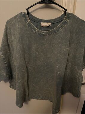 Zenana mineral wash Green crew  neck Tee shirt. NWOT L/XL